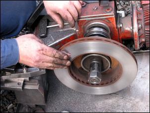 儒安機(jī)械剎車盤修復(fù)機(jī)現(xiàn)場(chǎng)圖 儒安機(jī)械剎車盤修復(fù)機(jī)現(xiàn)場(chǎng)圖